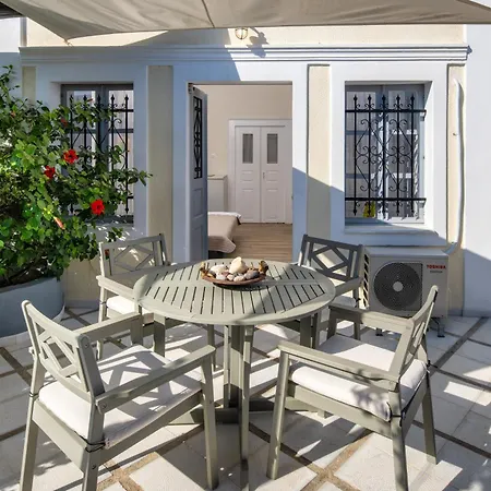 费拉首日公寓 公寓 *