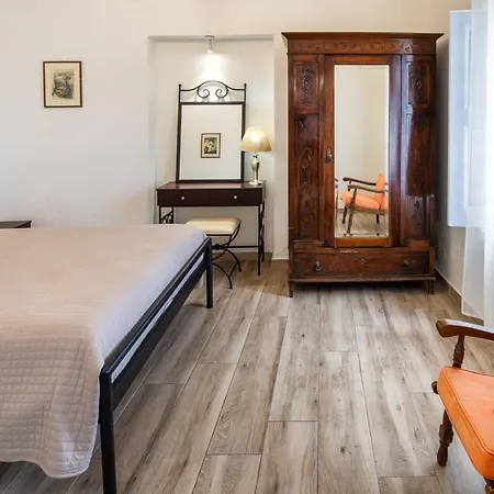 费拉首日公寓 公寓 费拉