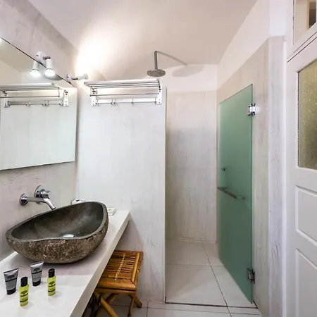 Day One Mansion Fíra