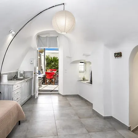 费拉首日公寓 公寓 *